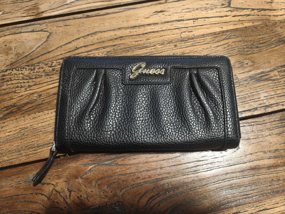 GUESS duży portfel damski czarny na zamek