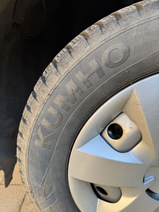 Автомобільні шини зимові Kumho Winter Craft Ice wi31 195 65 R15