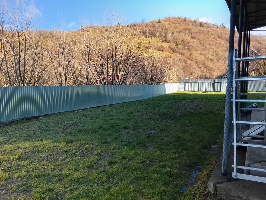 Житловий будинок з вбудованими приміщеннями комерційного призначення