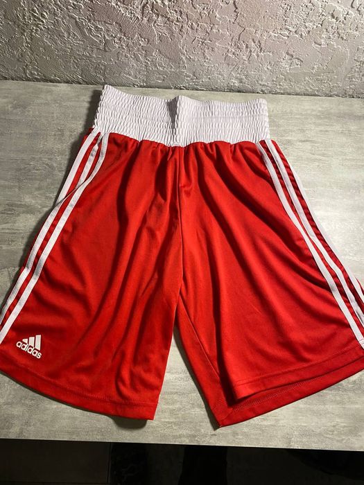 Боксерська форма Adidas Perfomance 
Стан:10/10(Одягнена 1 раз)
Всі бір