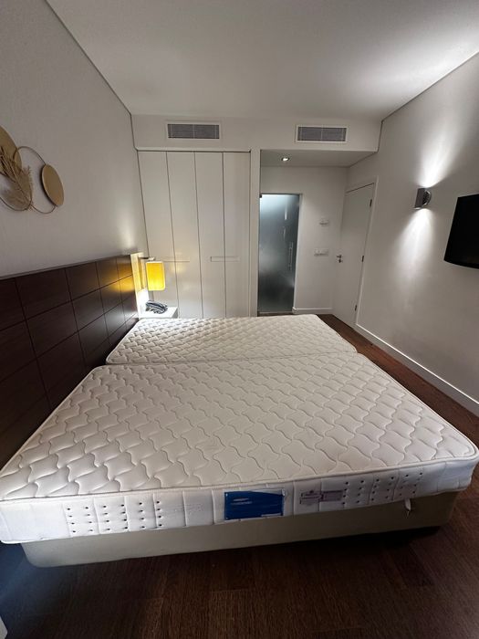 2 camas 100x200 cm com colchões Lusocolchão 2 Single Beds w/Mattresses