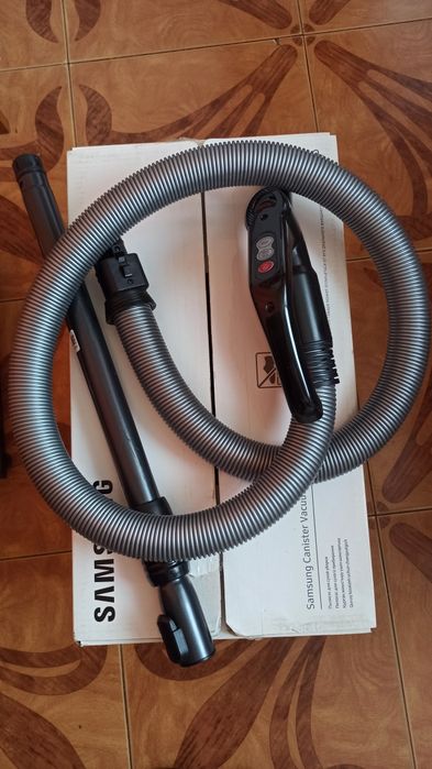Пылесос Samsung SC07M31D3HU с контейнером для пыли 3300 гр. Б.у.