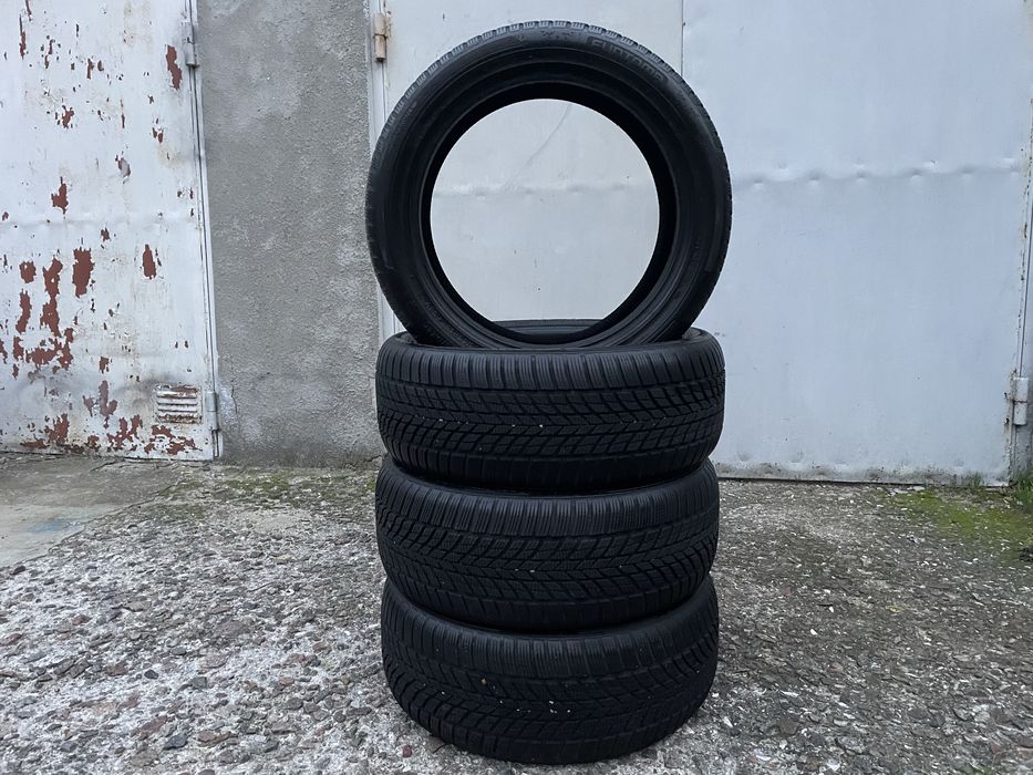 Продам  практически новую резину 235/45R18