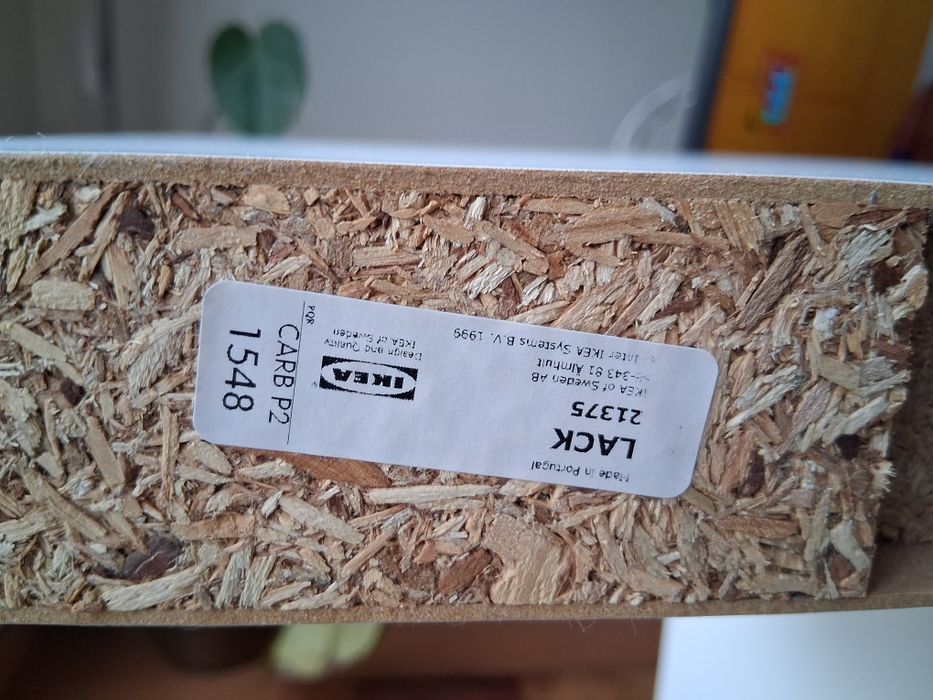 Móvel de arrumação com portas pode fixar a parede