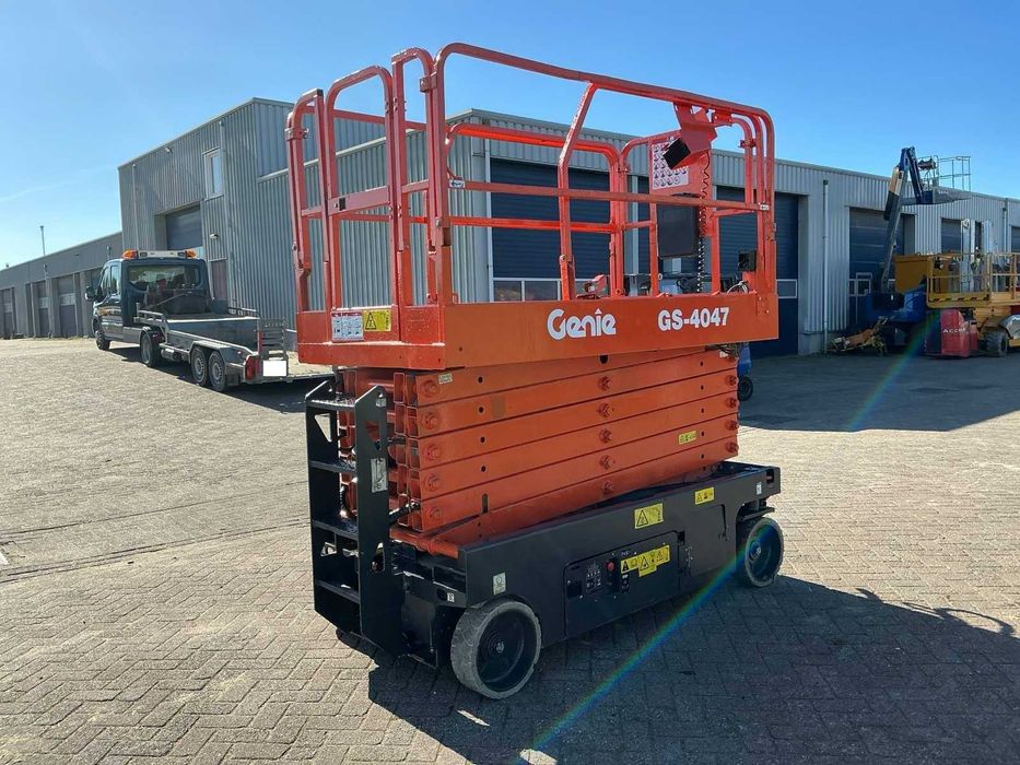 Plataforma elétrica de tesoura, marca Genie, altura de trabalho 14m