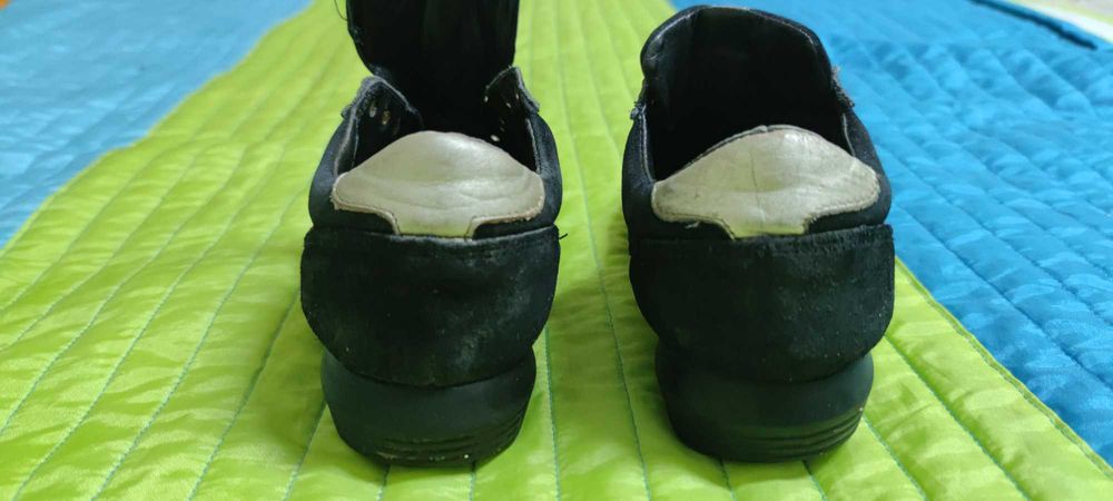 Sapatilhas em pele tam. 36 em bom estado