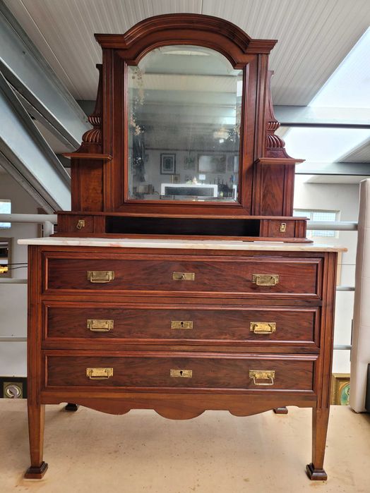 Cómoda antiga em madeira com tampo em pedra mais espelh