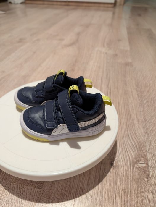 Buty chłopięce Puma rozm. 22