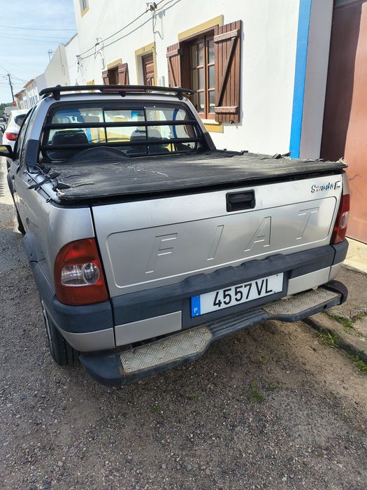 Fiat Strada 1900 JTD 
Vendo Fiat Strada 1.9 JTD de 2003, com 315.000 km, em estado razoável de exteriores e ótimo estado mecânico.
M