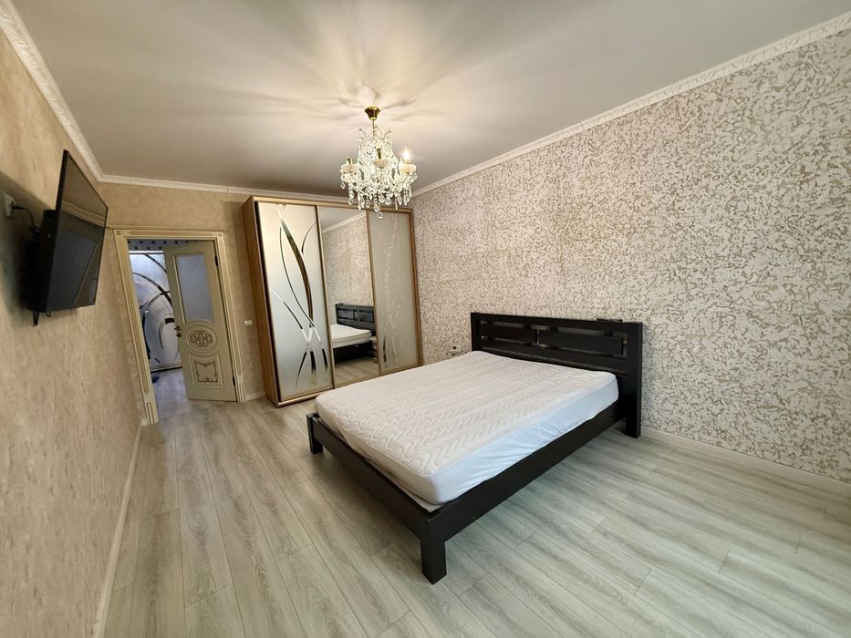 Довгострокова оренда великої двокімнатної квартири на Прорізній. Газ