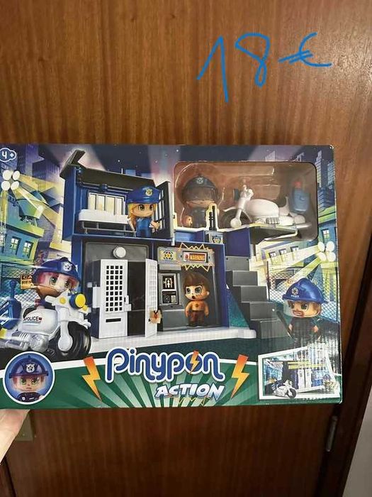 brinquedos novos e embalados