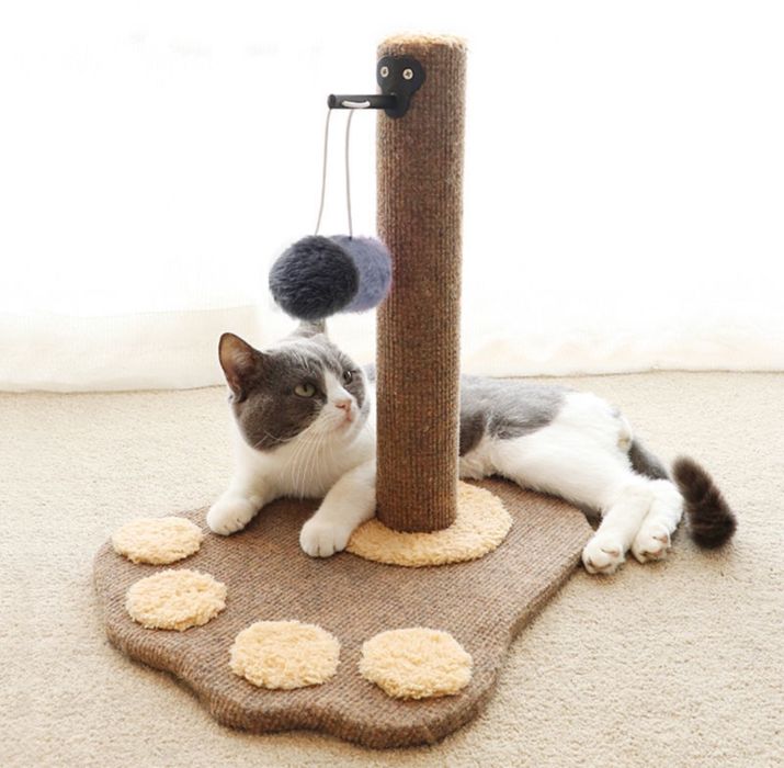 Drapak dla kota – solidny słupek w kształcie łapki!