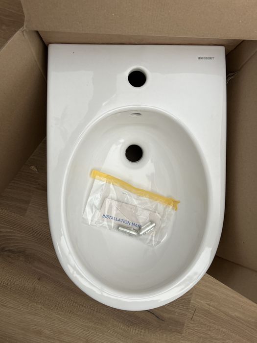 Bidet Geberit Selnova Premium wiszący owalny