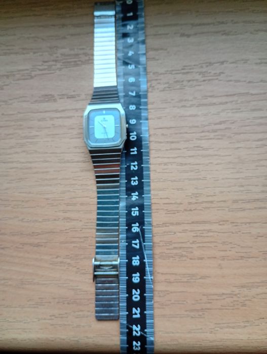 Cyma zegarek Swiss