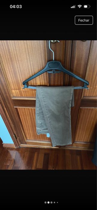 Dois pares de calças da Massimo Dutti, em bom estado.