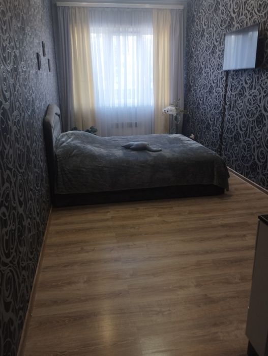 Продам две двойные шторы 2х280 подшитые состояние новых