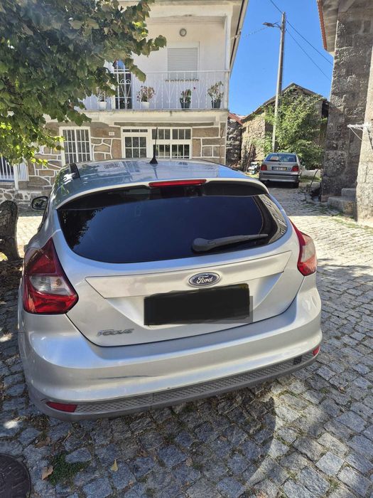 Vendo Ford Focus 1.6 TDCi - DYB Hatch 2011 gasóleo - em ótimo estado (Almada)