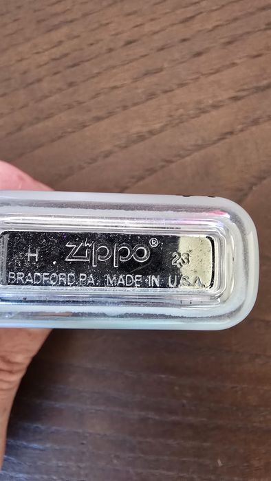Isqueiro Zippo luminoso