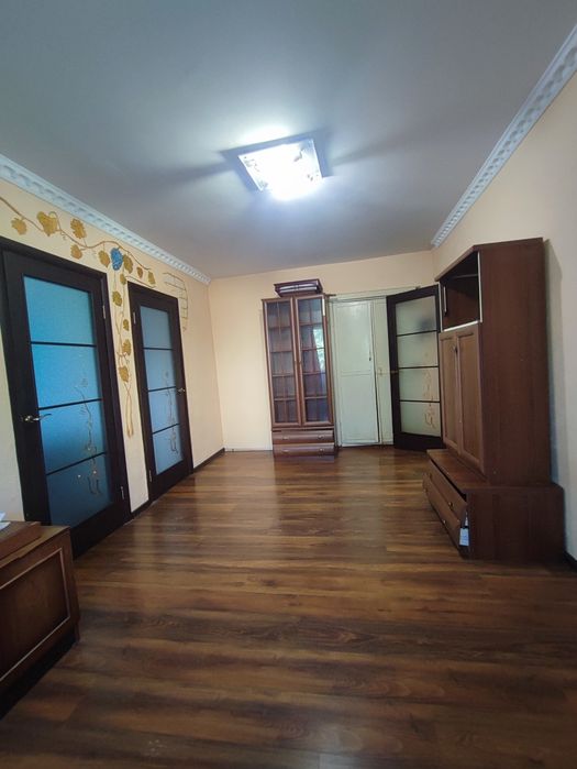 Продається 3- х кімнатна квартира Немішаєво центр 35000 $