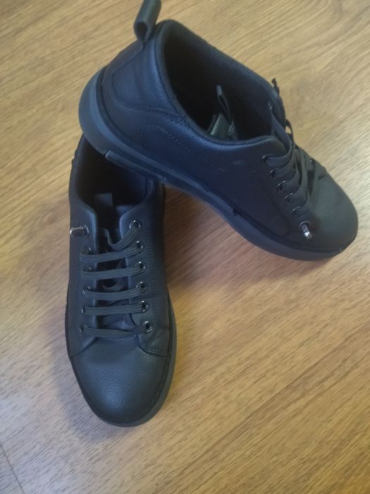 Продам підросткові демісезонні мокасіни.