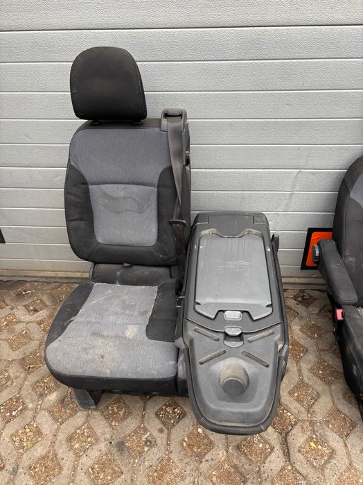 Trafic 3 Vivaro Talento fotel pasażera dwójka