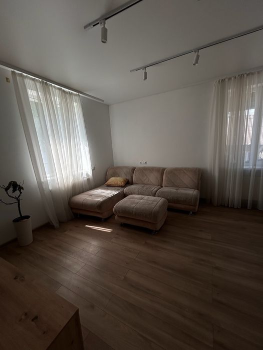 Великий будинок у місті з усіма зручностями. Є ділянка 39852