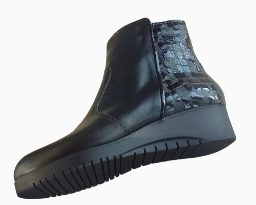 Botki skórzane CZARNE KOTURN 4 CM na szersza stopę 41