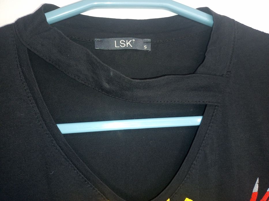 Bawełniany czarny  t-shirt z cekinami LSK S,
Od pachy do pachy 51 cm
R