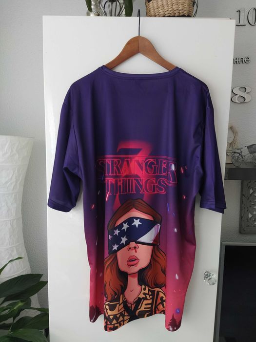 Fioletowa koszulka z krótkim rękawem Stranger Things roz. 4XL
