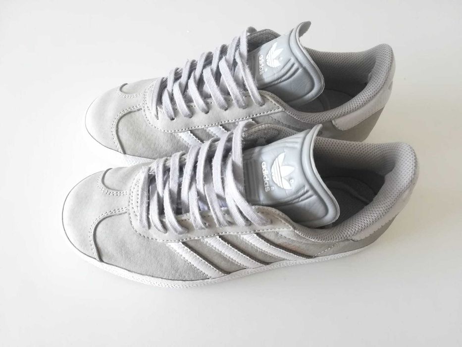 Ténis Adidas - cor cinza - tamanho 36