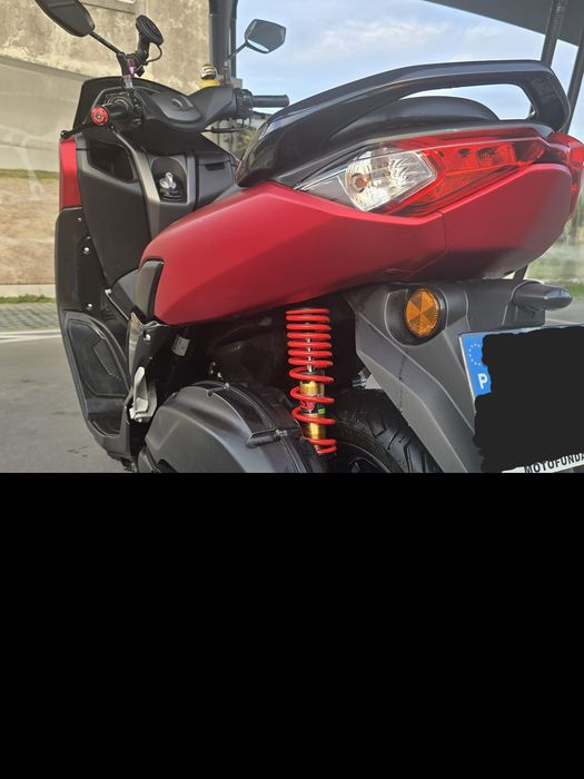 Nmax 2022 vermelha
