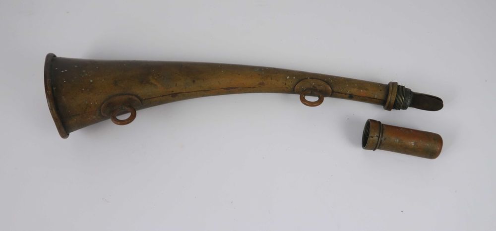 Corneta de caça antiga em cobre