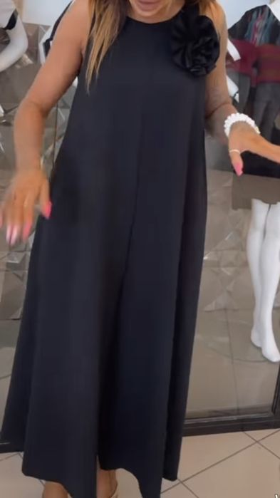 Luźny  Kombinezon sukienka z kieszeniami.