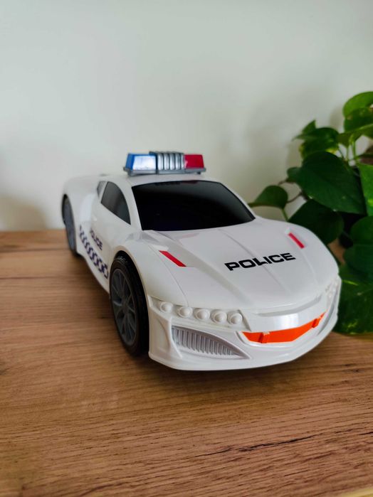 Radiowóz policyjny, duże auto samochód policja z dźwiękami