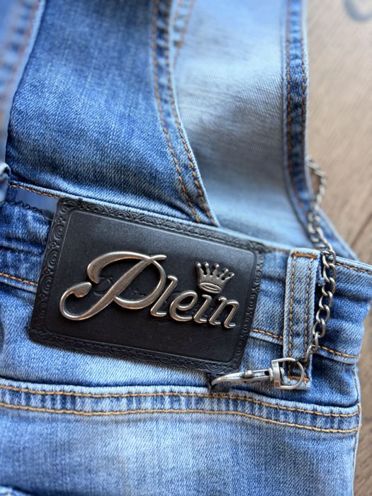 Stylowa ogrodniczki jeansowe Philip Plein