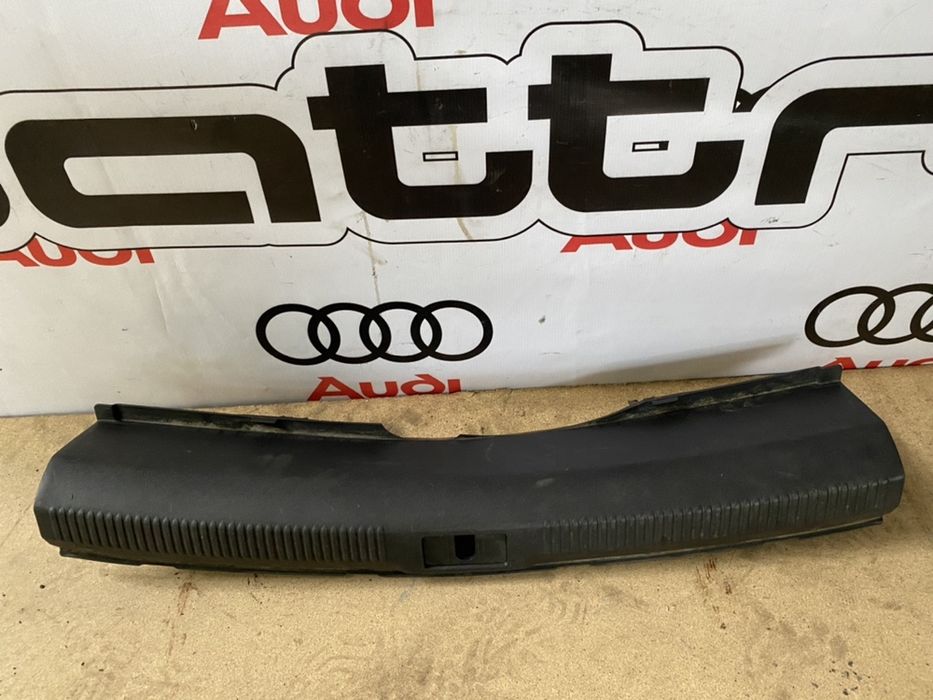 Накладка замка багажника панелі Audi A4 B8 седан 8K5 863 471  4PK