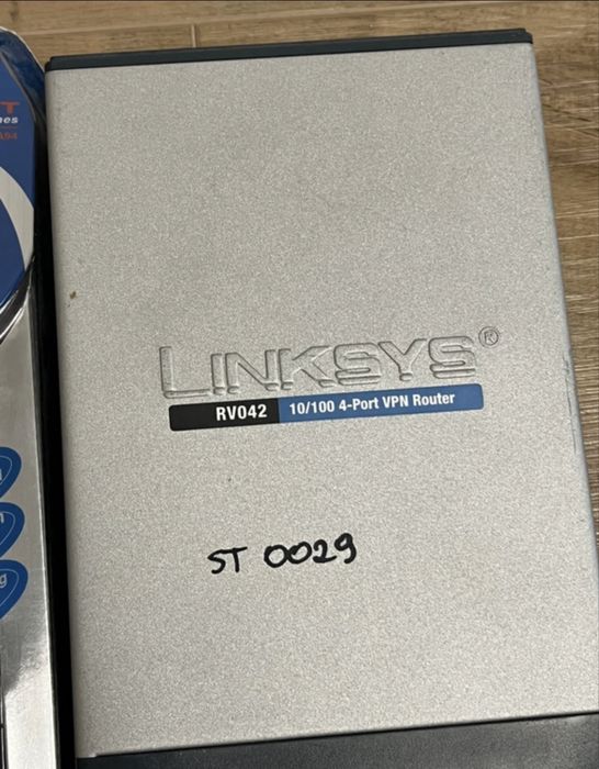 Elektronika - ładowarka, mikrofony, ruter