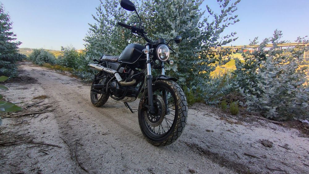 UM Scrambler x naked 125cc 2300km