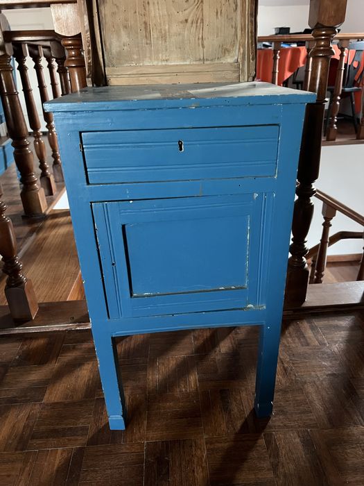 Mesa cabeceira para restauro