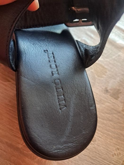 Легкі босоніжки чорні