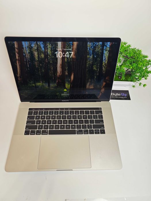 Apple MacBook Pro 15" (A1990, 2018) – i9 / 32GB RAM / 1TB SSD | ByteUp