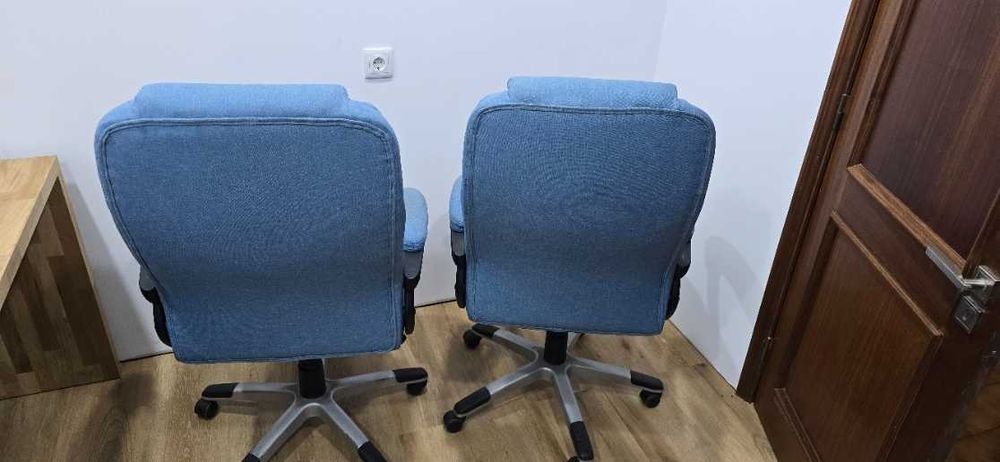 Duas Cadeiras de Escritório Executiva VINSETTO Azul