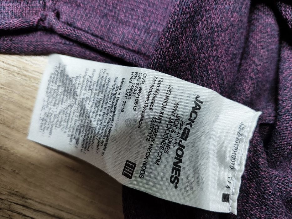 Кофта Jack&Jones
Идеальное состояние, очень красиво смотрится на теле,