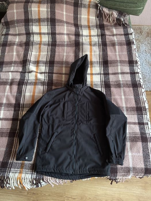Продам куртку softshell вживану, стан 5/5, колір чорний, розмір L на зріст 182-186 см, куртка чудово підійде на осінь/весну, фірма nation gear