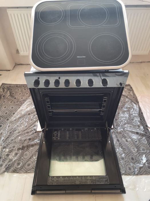Електрична духовка і поверхня Miele