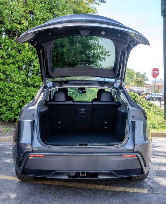 Tesla Model Y Long Range      2026
