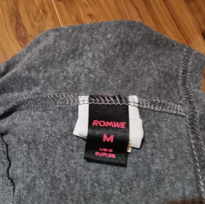 Króciutki crop top