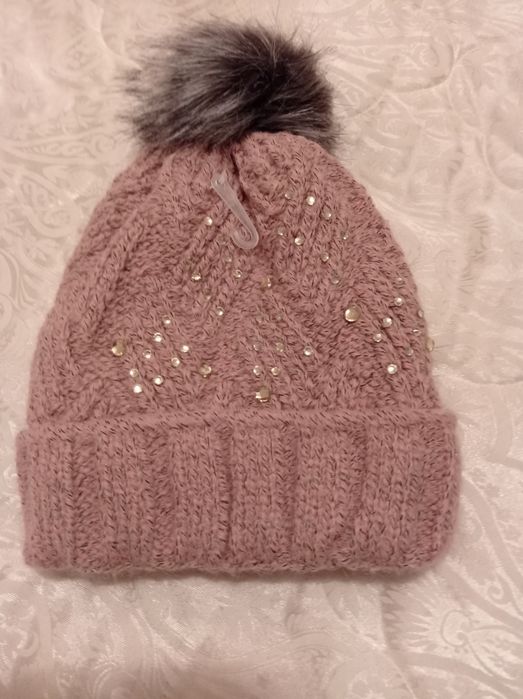 Шапка для дівчат та жінок.