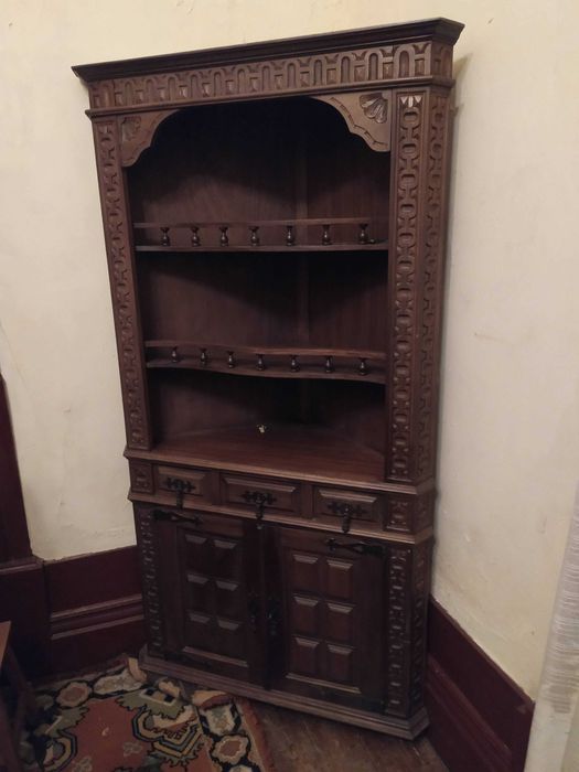 Móvel de canto antigo em madeira maciça