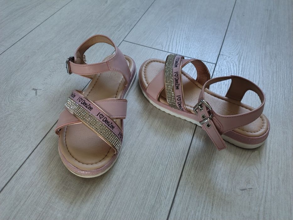 Nowe sandałki DeeZee rozmiar 34